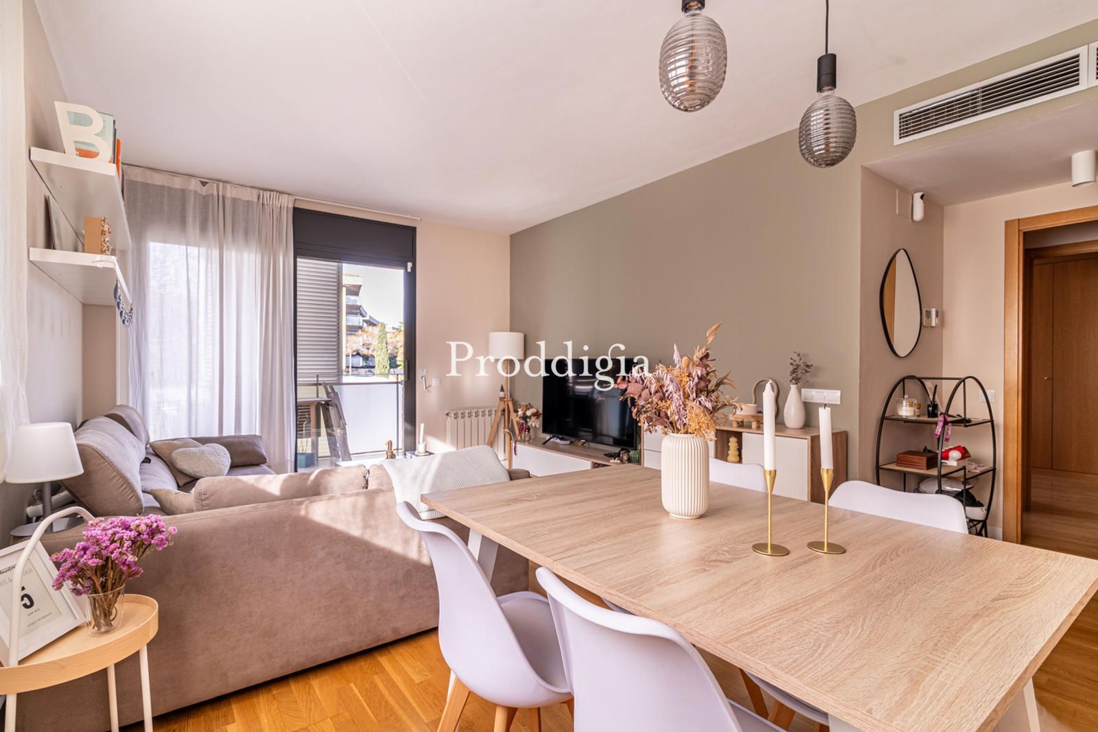 Sala d'estar de Pis en venda en Sant Cugat del Vallès amb Aire condicionat, Calefacció i Terrassa