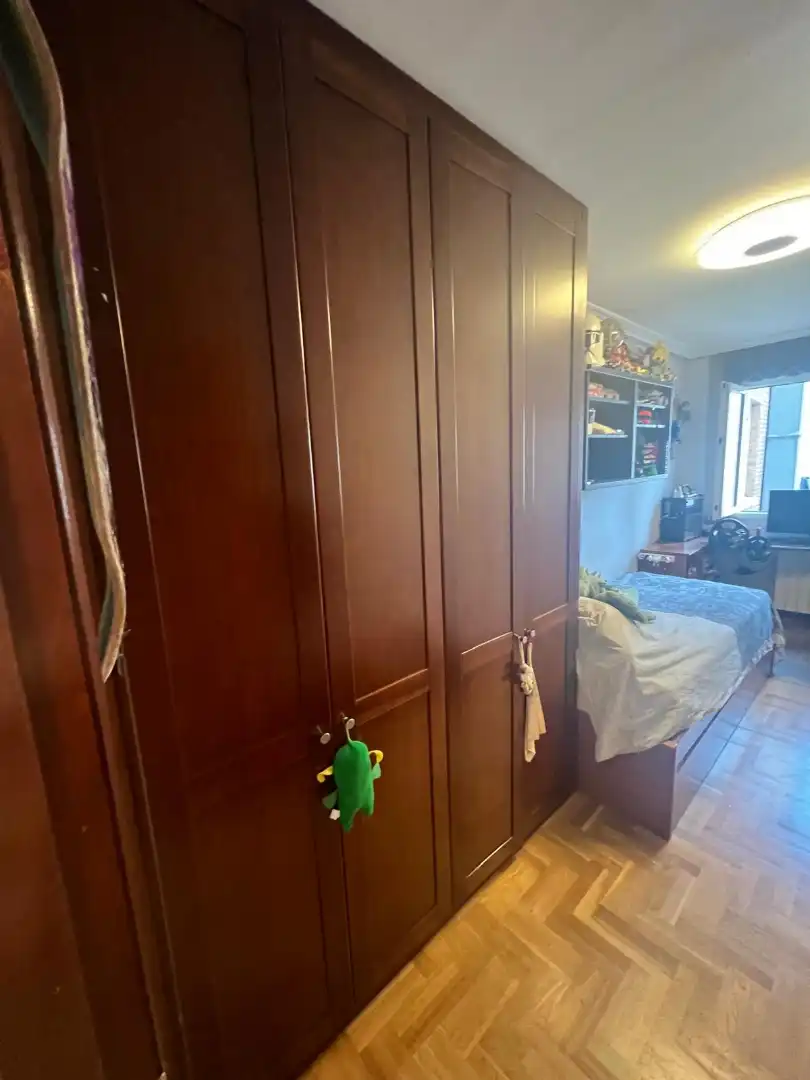 Dormitori de Pis de lloguer en Gijón  amb Calefacció, Parquet i Moblat