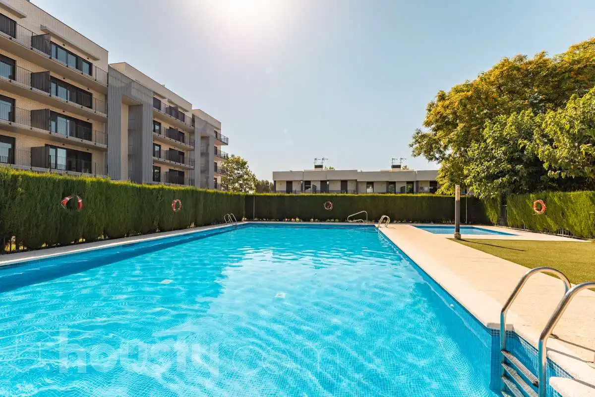 Piscina de Pis en venda en Vilafranca del Penedès amb Aire condicionat, Calefacció i Jardí privat