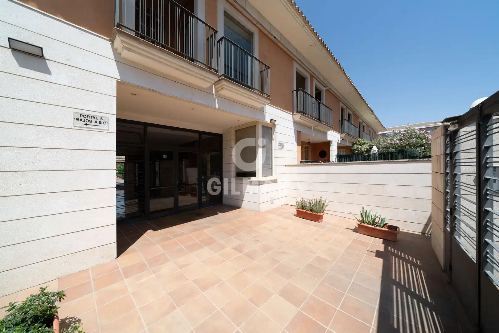 Vista exterior de Dúplex en venda en Collado Villalba amb Calefacció, Jardí privat i Traster