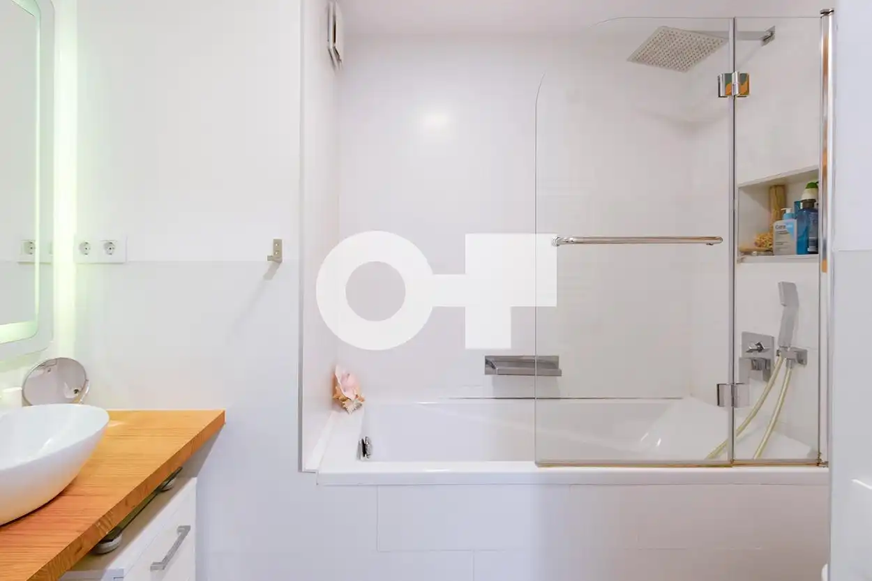 Baño de Ático en venta en Barcelona con Aire acondicionado, Calefacción y Terraza