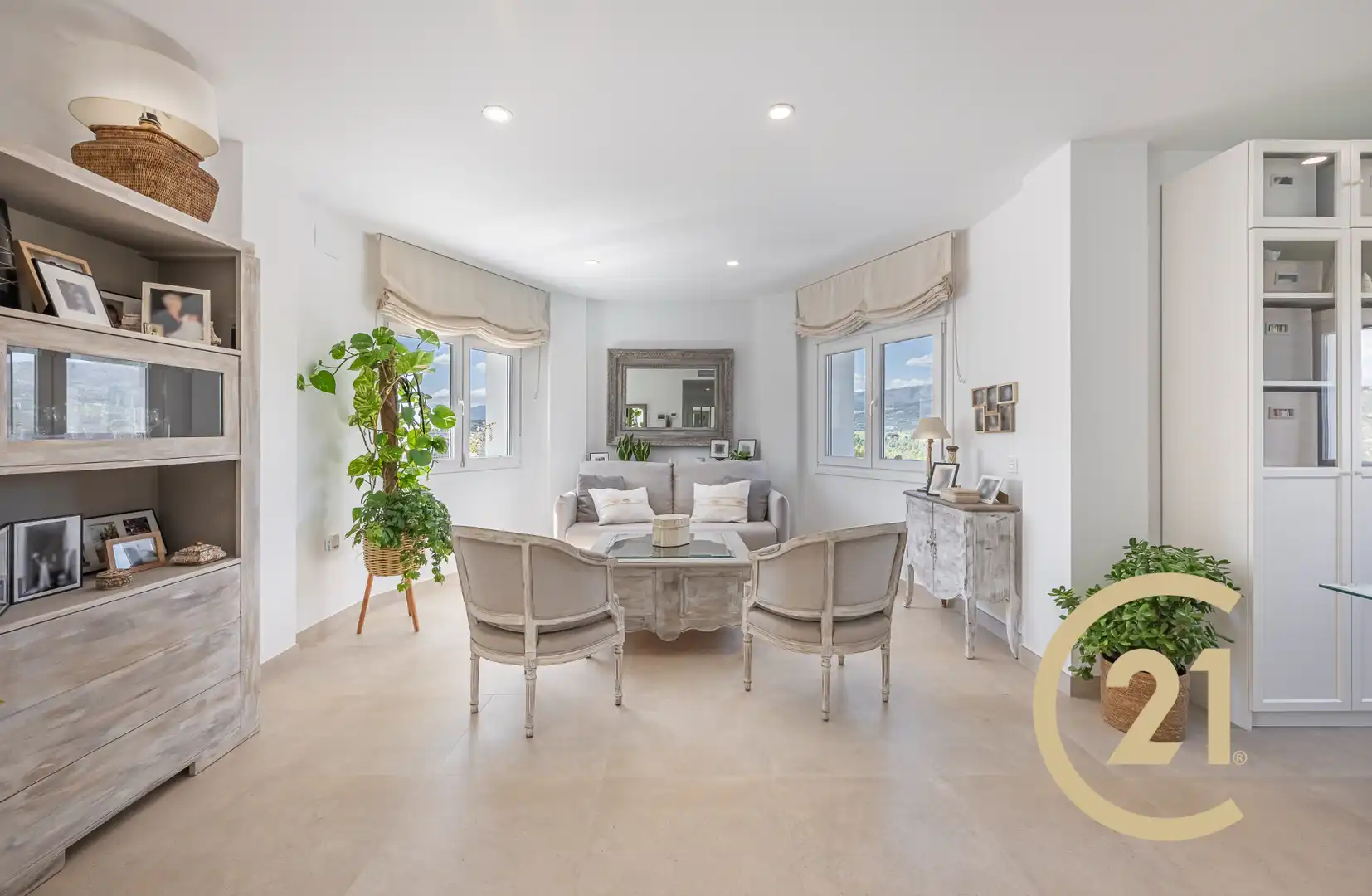 Sala d'estar de Casa o xalet en venda en Viñuela amb Jardí privat, Terrassa i Traster