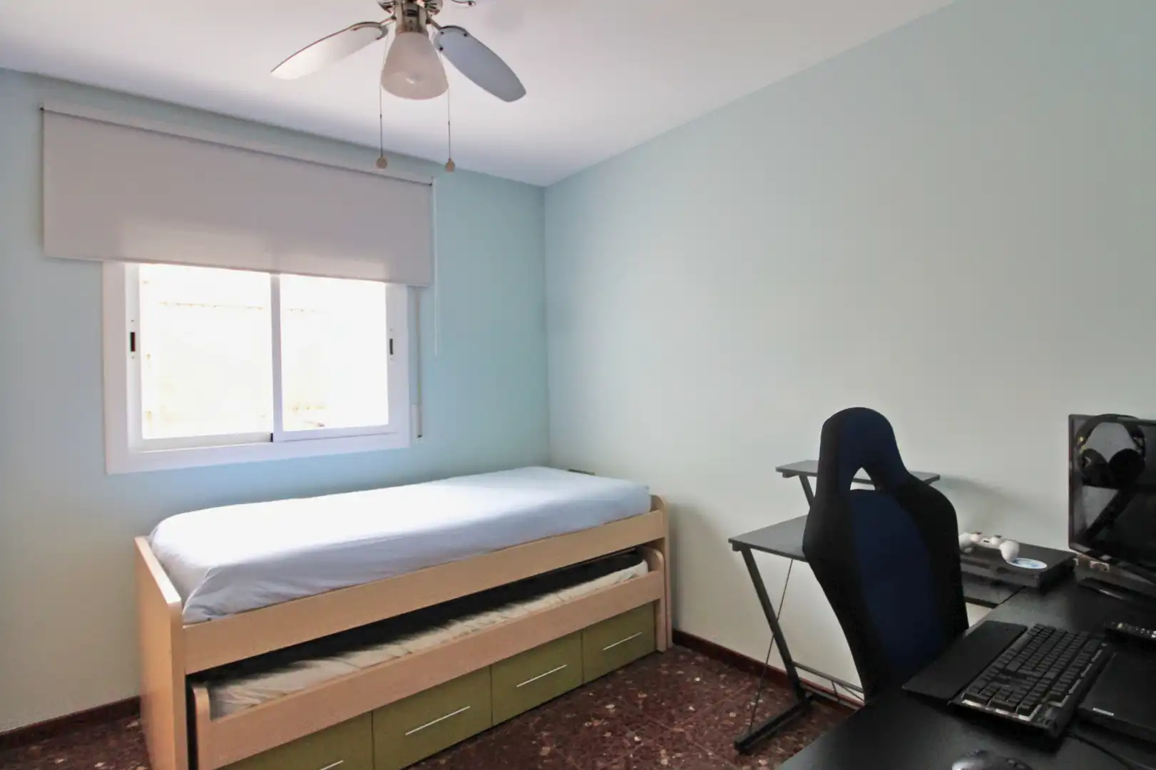 Habitación de Piso en venta en L'Hospitalet de Llobregat con Aire acondicionado, Calefacción y Amueblado