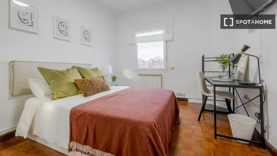 Room in Ciudad Jardín