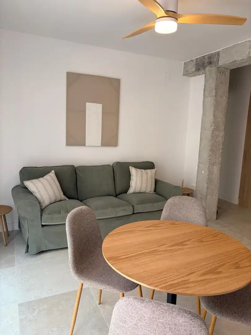 Sala d'estar de Pis de lloguer en Motril amb Moblat i Balcó