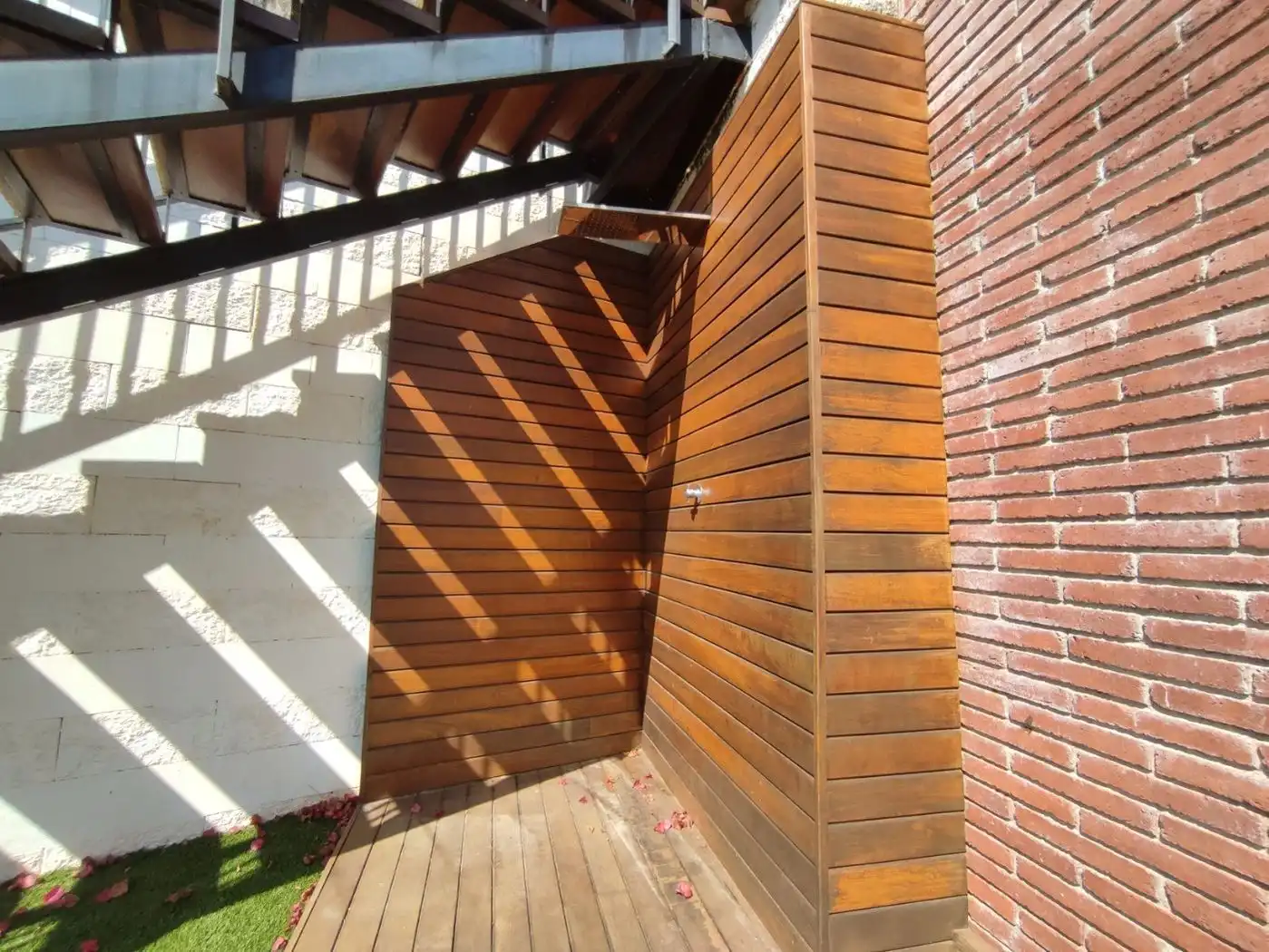 Exterior view of Houses for sale in Castelldefels  with Air Conditioner, Heating and Private garden