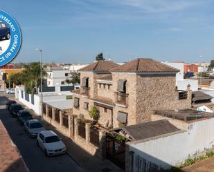 Vista exterior de Casa o xalet en venda en Jerez de la Frontera amb Aire condicionat i Jardí privat