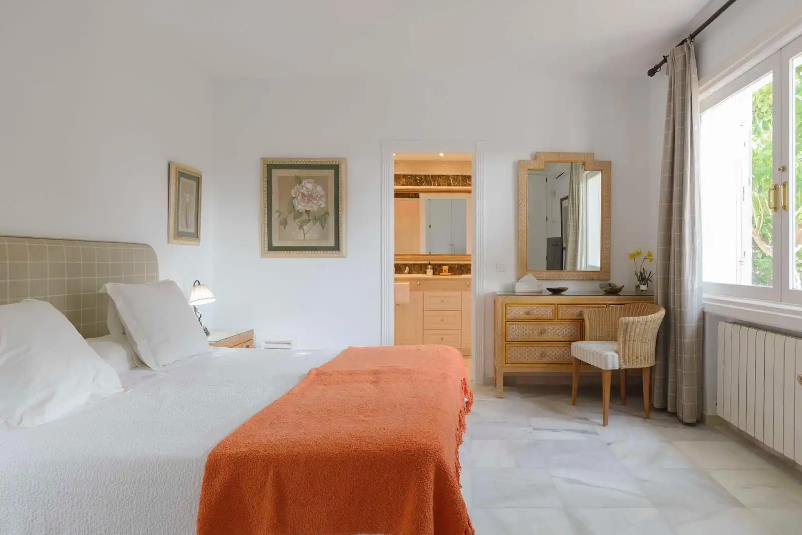 Dormitori de Casa o xalet de lloguer en Marbella amb Jardí privat, Terrassa i Piscina