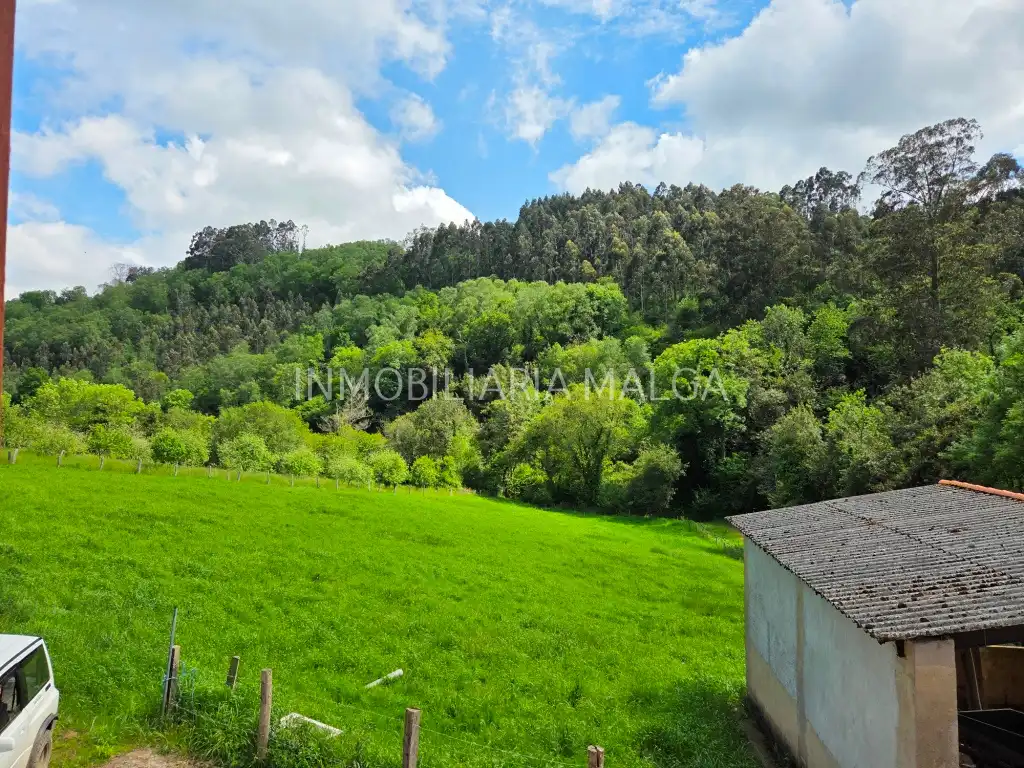 Casa o xalet en venda en Colunga amb Parquet, Traster i Moblat
