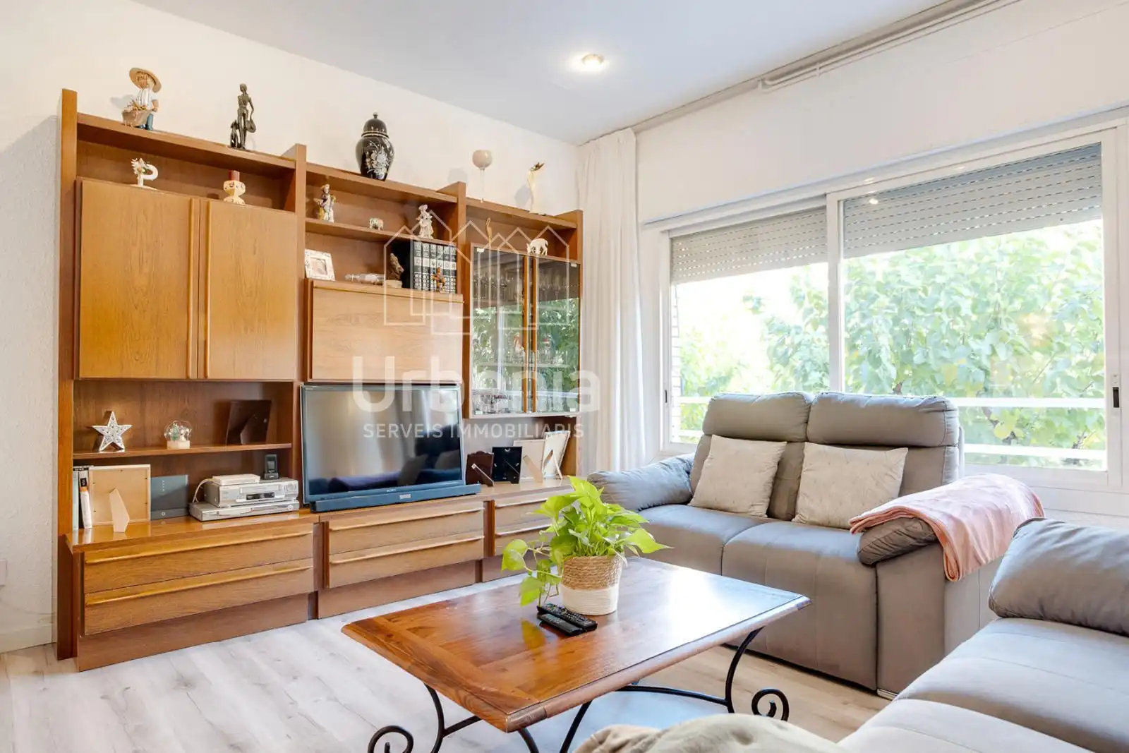 Sala d'estar de Casa o xalet en venda en Arenys de Mar amb Calefacció, Terrassa i Traster