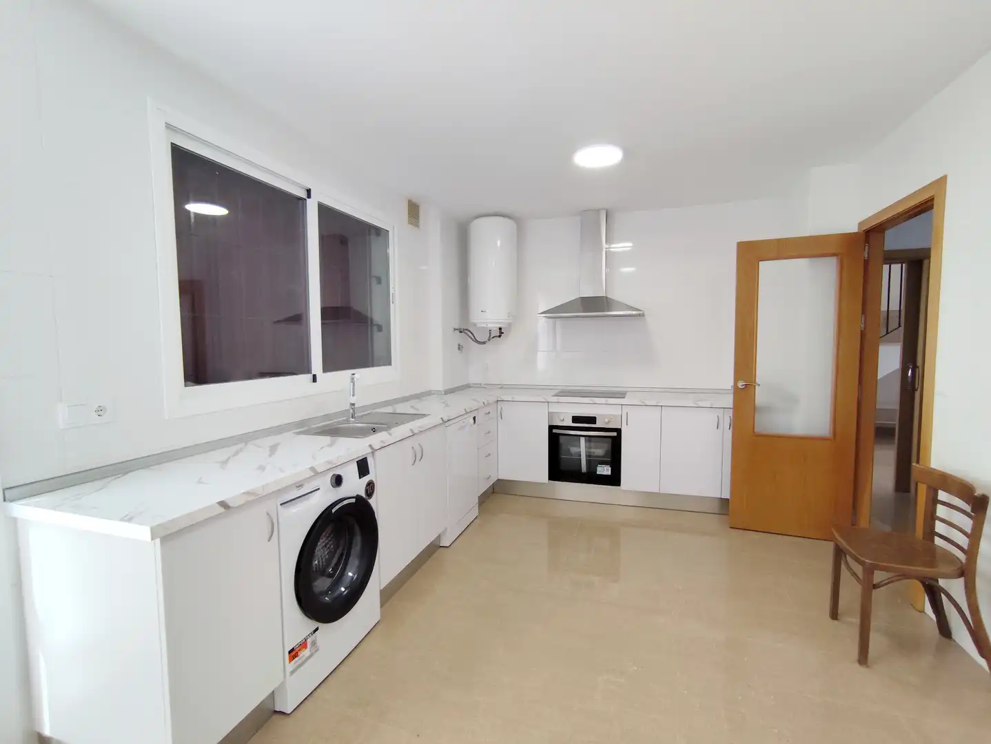 Cocina de Casa o chalet de alquiler en Sanlúcar de Barrameda con Terraza, Piscina y Amueblado