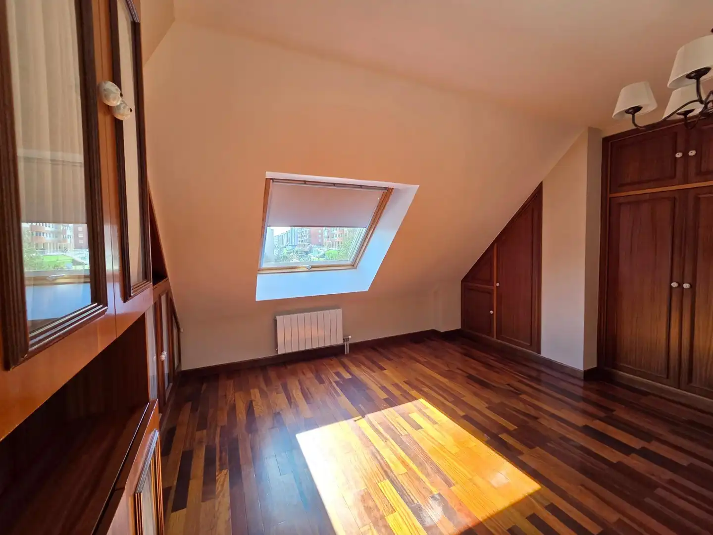 Schlafzimmer von Dachboden zur Miete in Santander mit Heizung, Privatgarten und Parkett