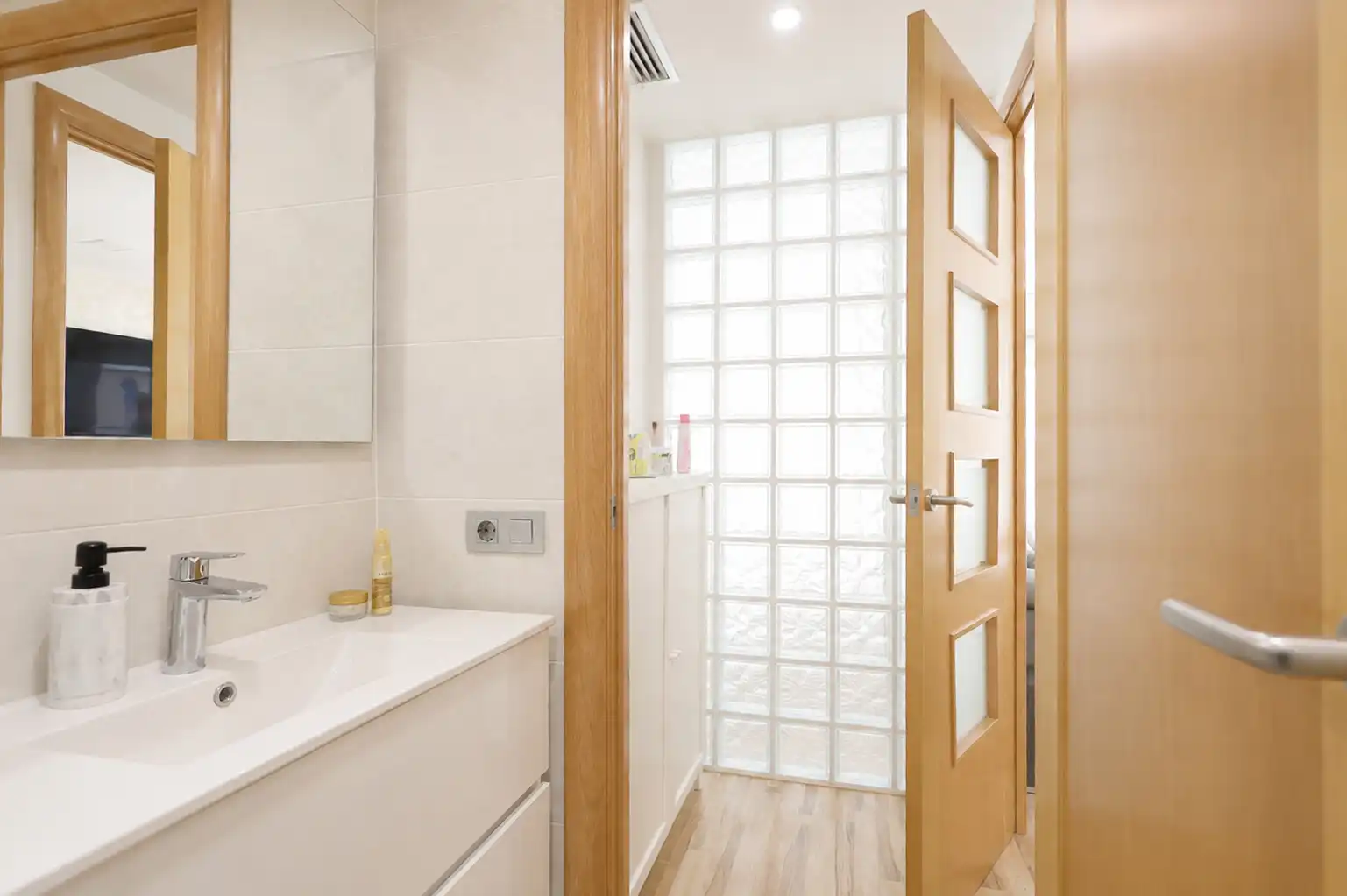Adosado con terraza en venta en Carrer de Pau Claris, imagen 17