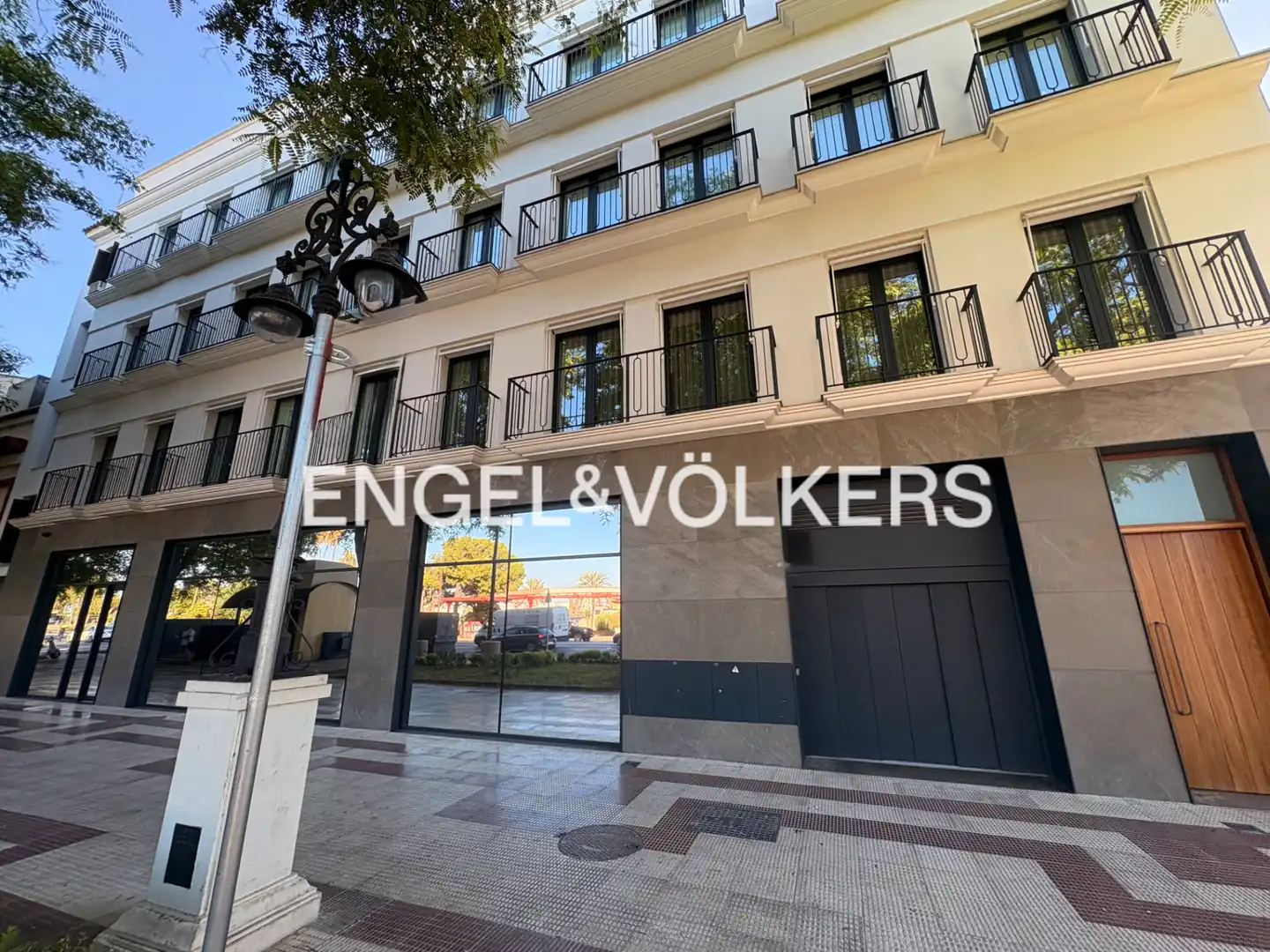 Vista exterior de Local de lloguer en Sevilla