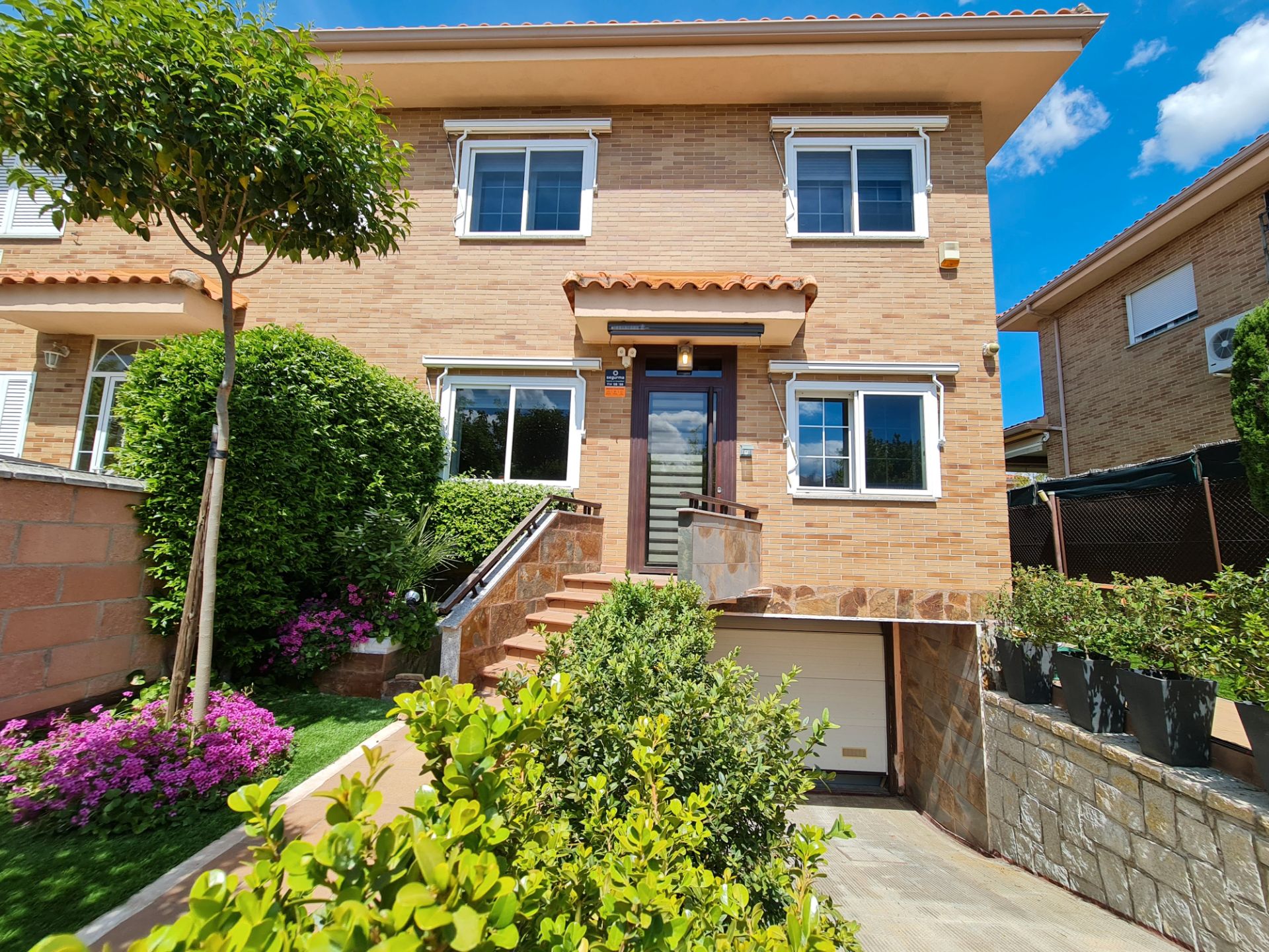 Exterior view of House or chalet for sale in Villaviciosa de Odón  with Air Conditioner, Heating and Private garden