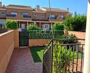 Vista exterior de Casa adosada de lloguer en Paterna amb Jardí privat, Terrassa i Piscina comunitària