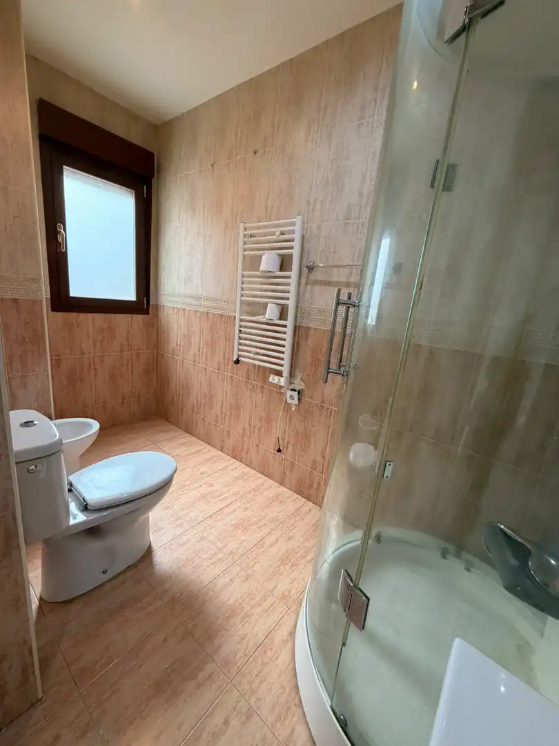 Badezimmer von Erdgeschoss zum Verkauf in Portugalete mit Heizung