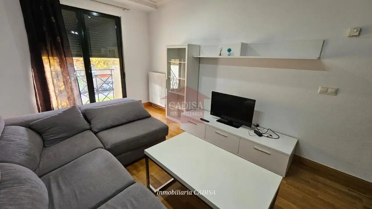 Sala d'estar de Pis de lloguer en Salamanca amb Calefacció, Traster i Moblat