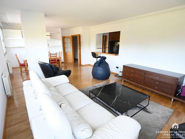 Flat with lift to rent in Cronista Luis Pastrana