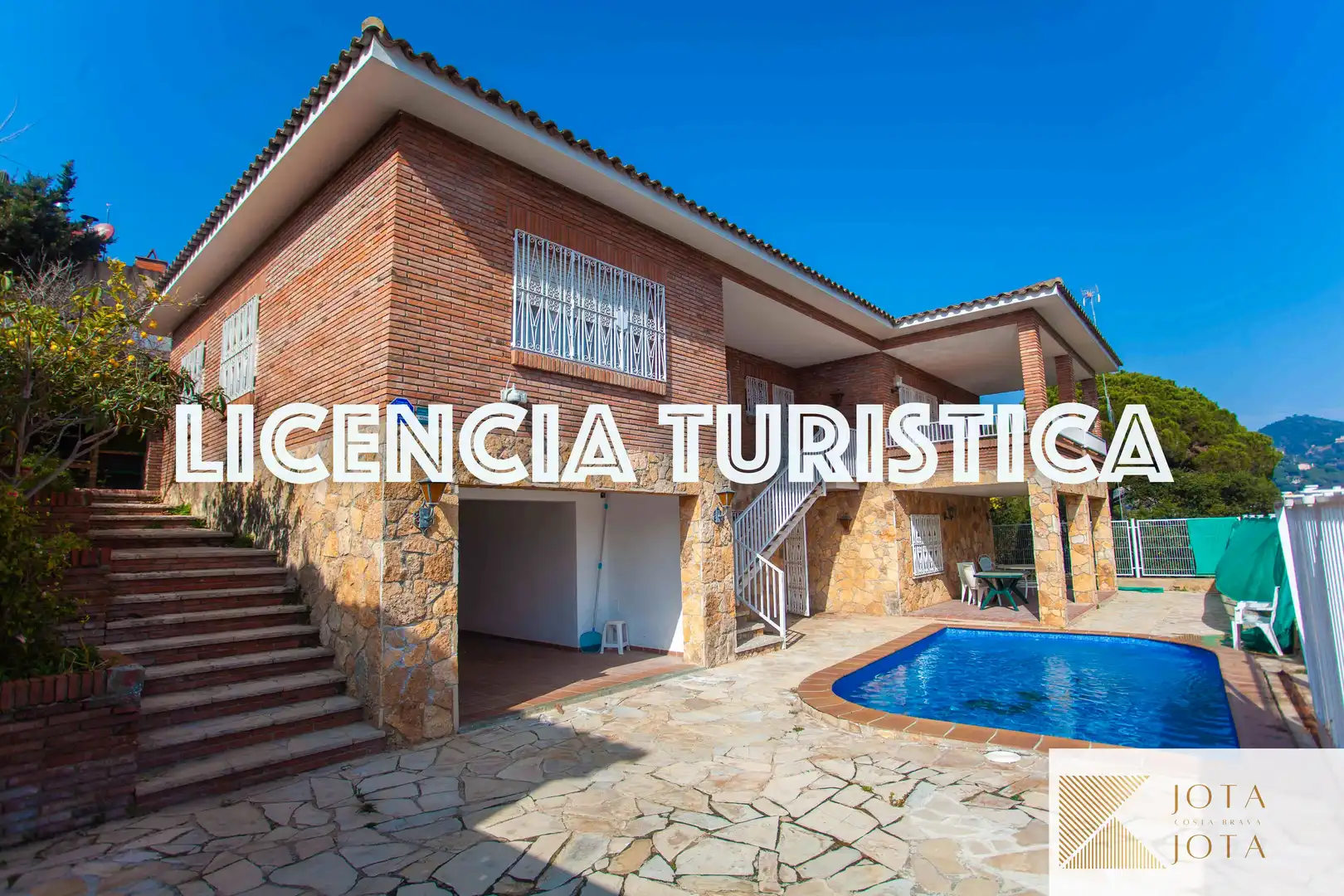 Casa amb terrassa en venda a Canyelles