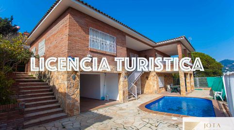 CASA DE 7 HABITACIONES CON PISCINA Y LICENCIA TURÍSTICA EN CANYELLES