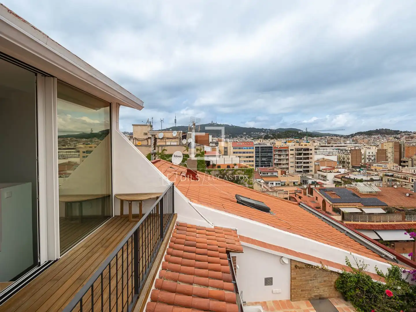 Terrasse von Dachboden zum Verkauf in Barcelona mit Klimaanlage, Terrasse und Balkon