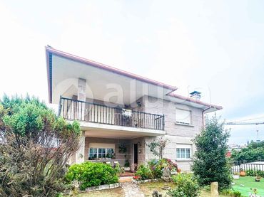 Casa con piscina en venta en Darbo