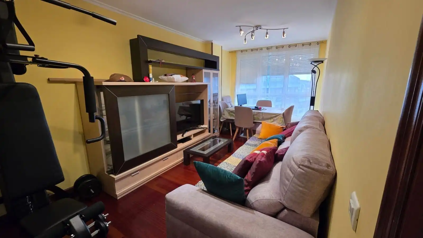 Sala de estar de Piso en venta en Castro-Urdiales con Calefacción, Terraza y Trastero