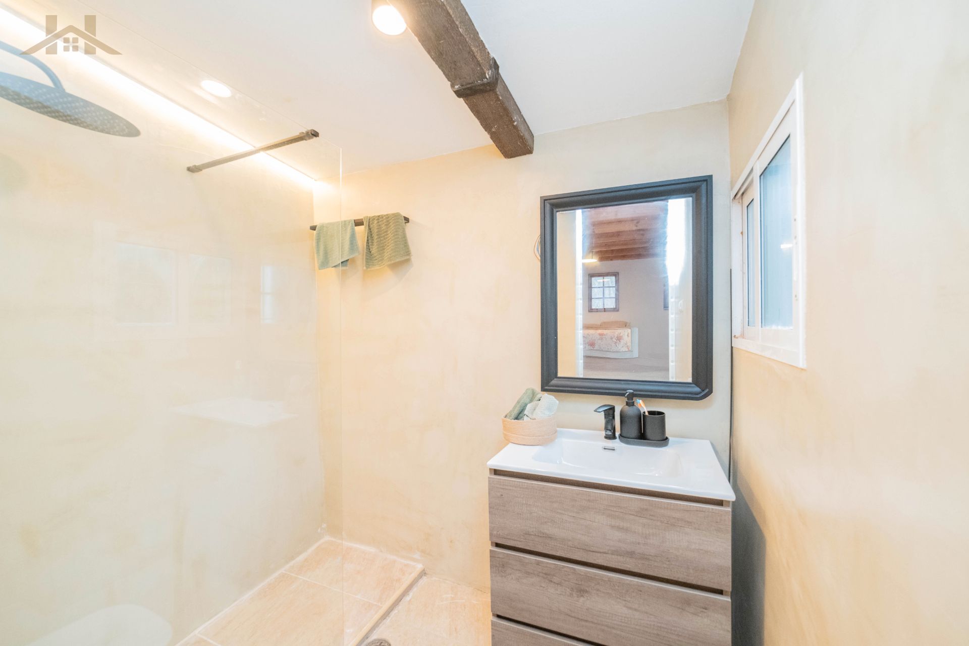 Baño de Finca rústica en venta en Miraflores de la Sierra con Calefacción, Trastero y Amueblado