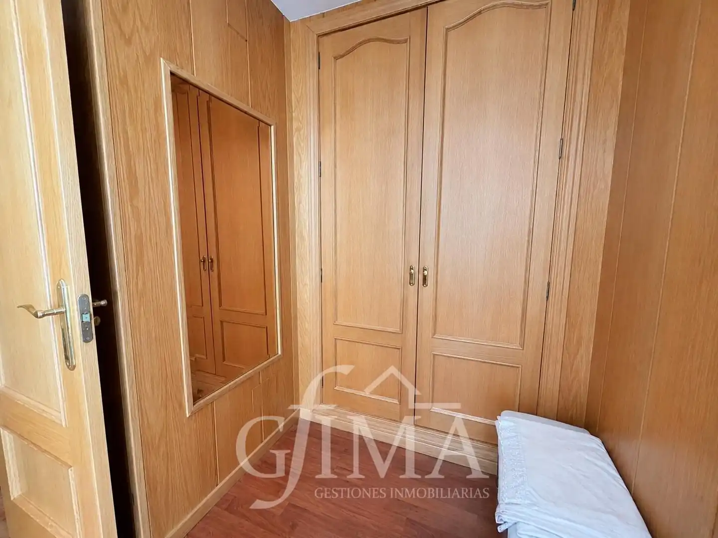 Habitación de Casa adosada en venta en Tomelloso con Calefacción, Trastero y Amueblado