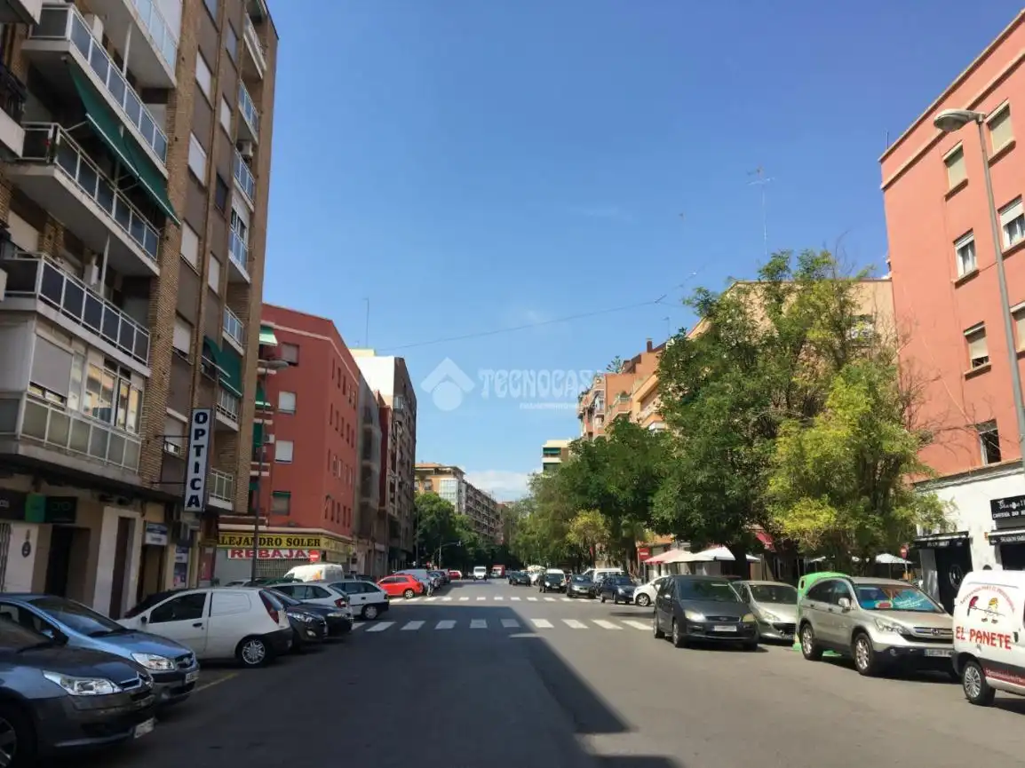 Vista exterior de Pis en venda en Valencia amb Balcó
