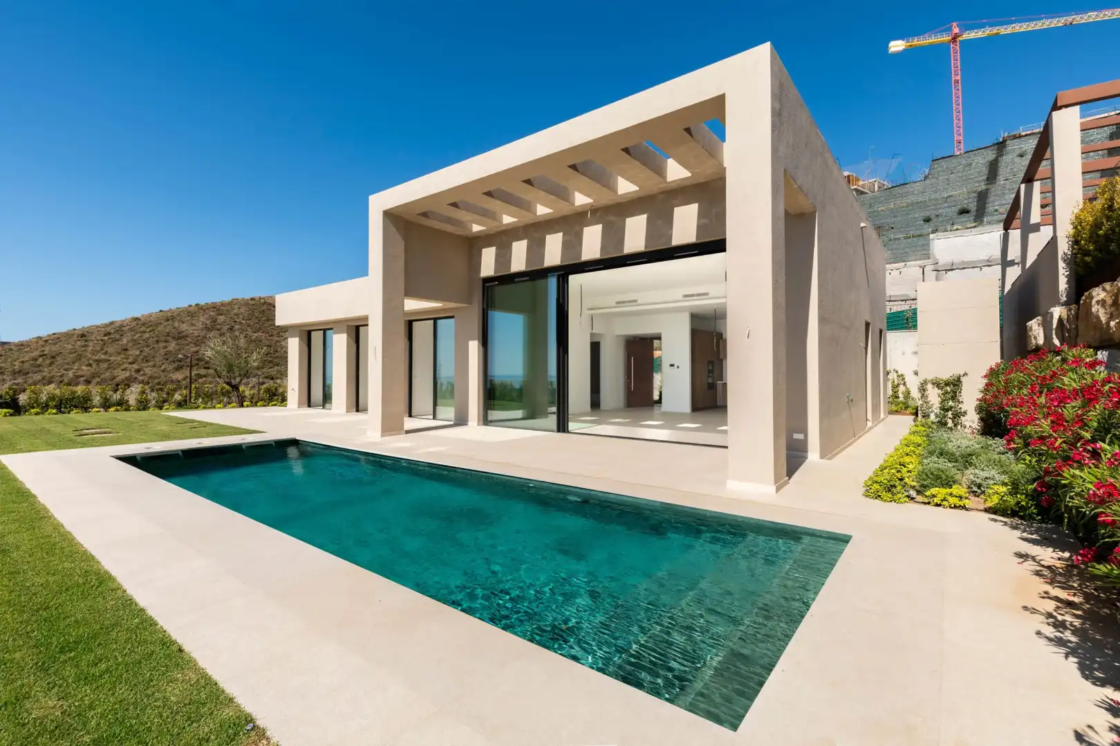 House with pool for sale in Montemayor - Marbella Club