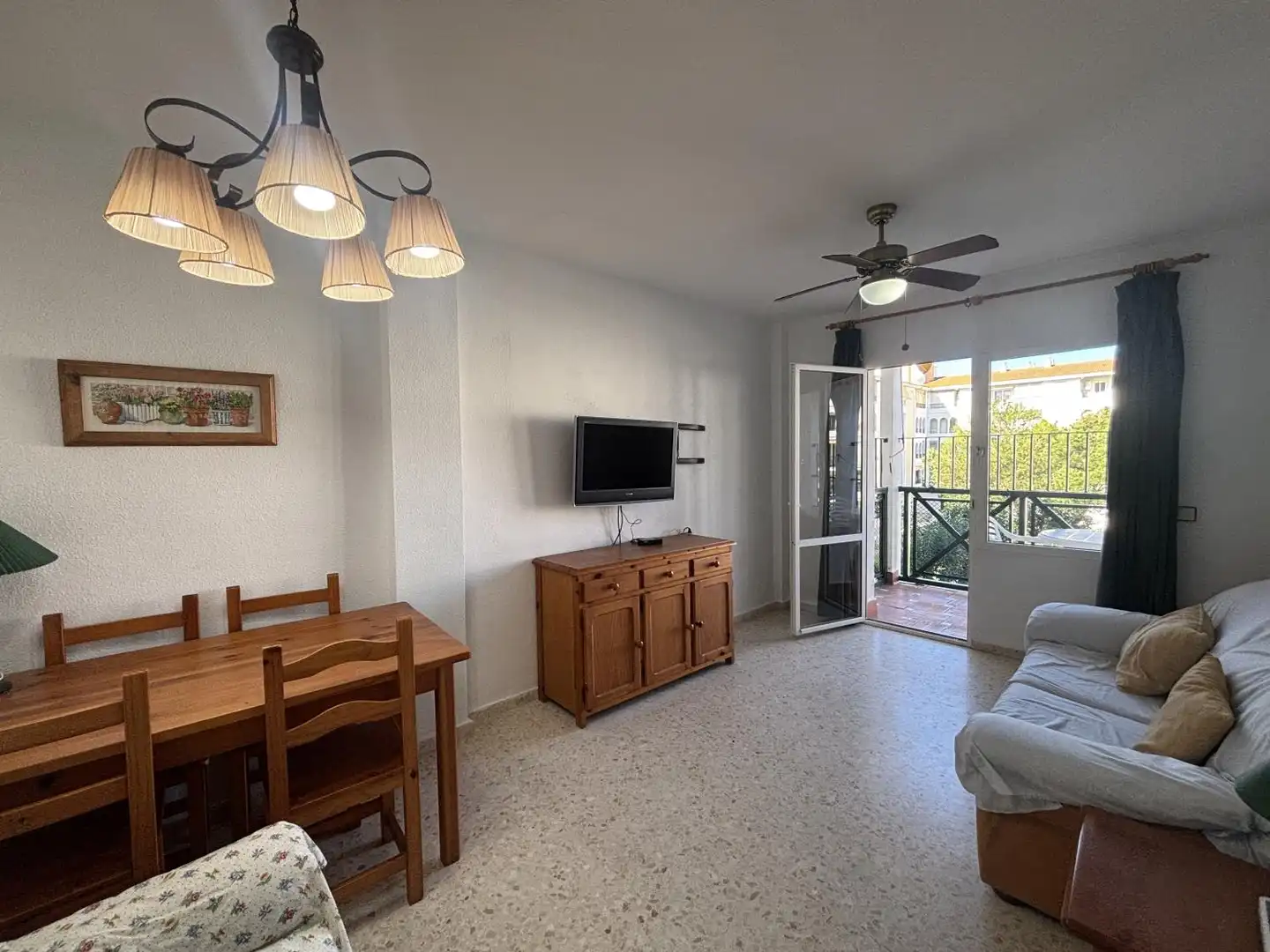Sala de estar de Piso de alquiler en El Portil con Jardín privado, Terraza y Piscina