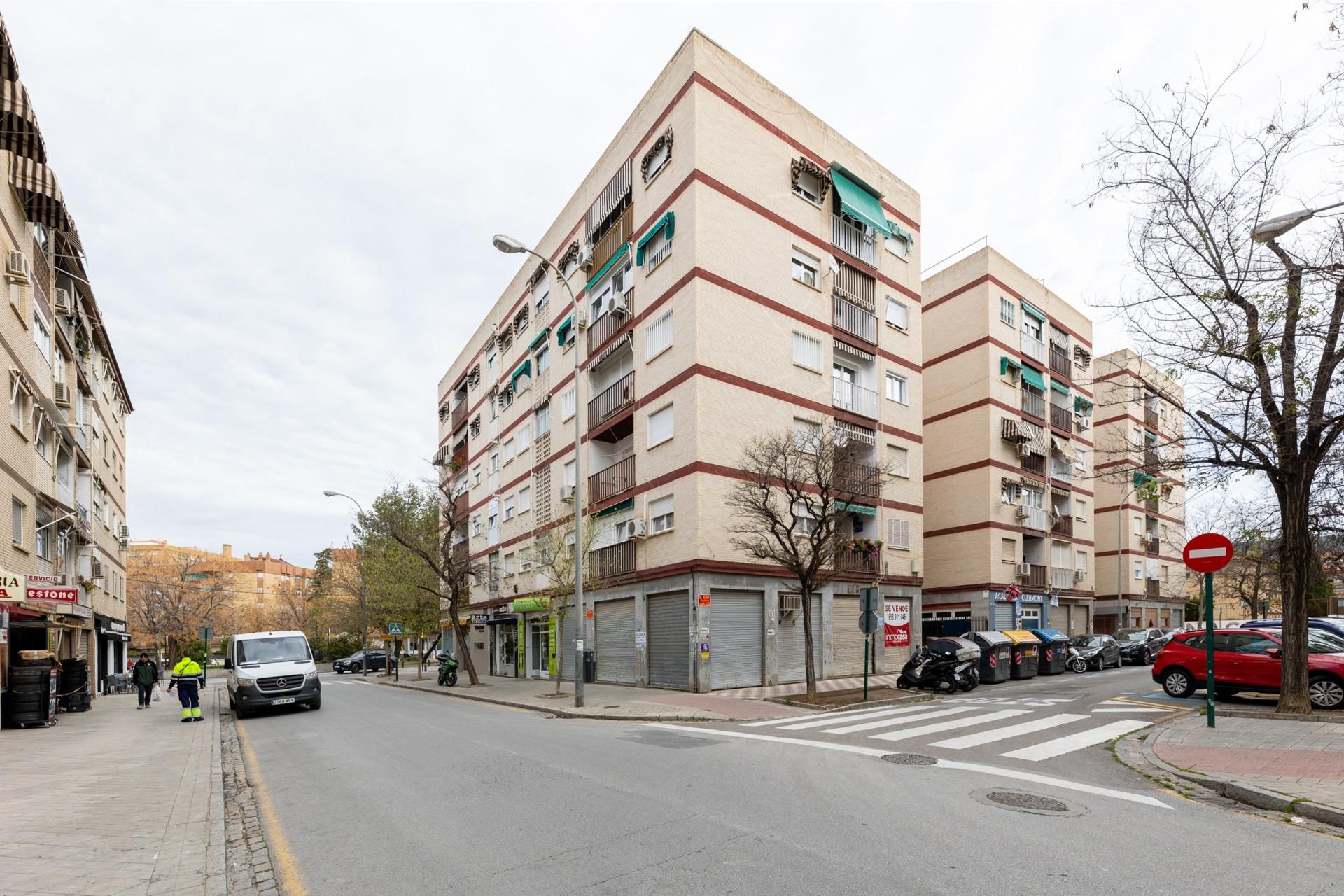 Exterior view of Premises for sale in  Granada Capital