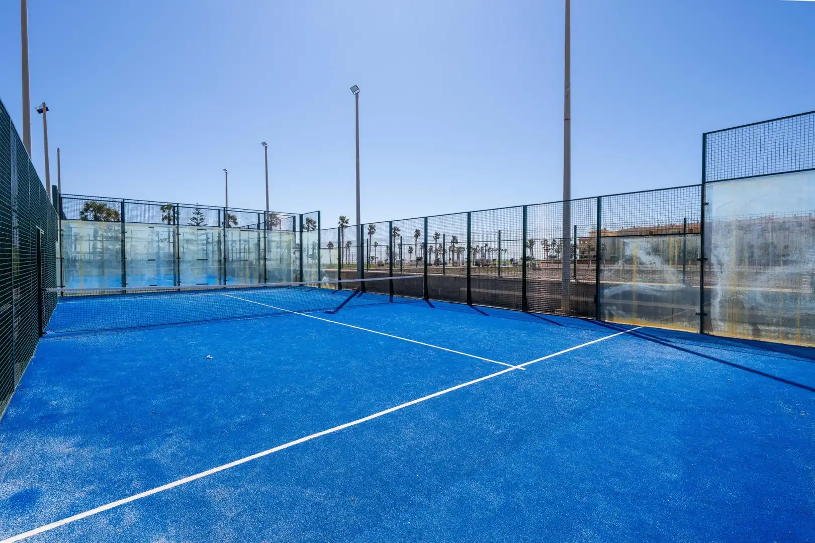 Vista exterior de Apartament en venda en Roquetas de Mar amb Aire condicionat, Calefacció i Jardí privat