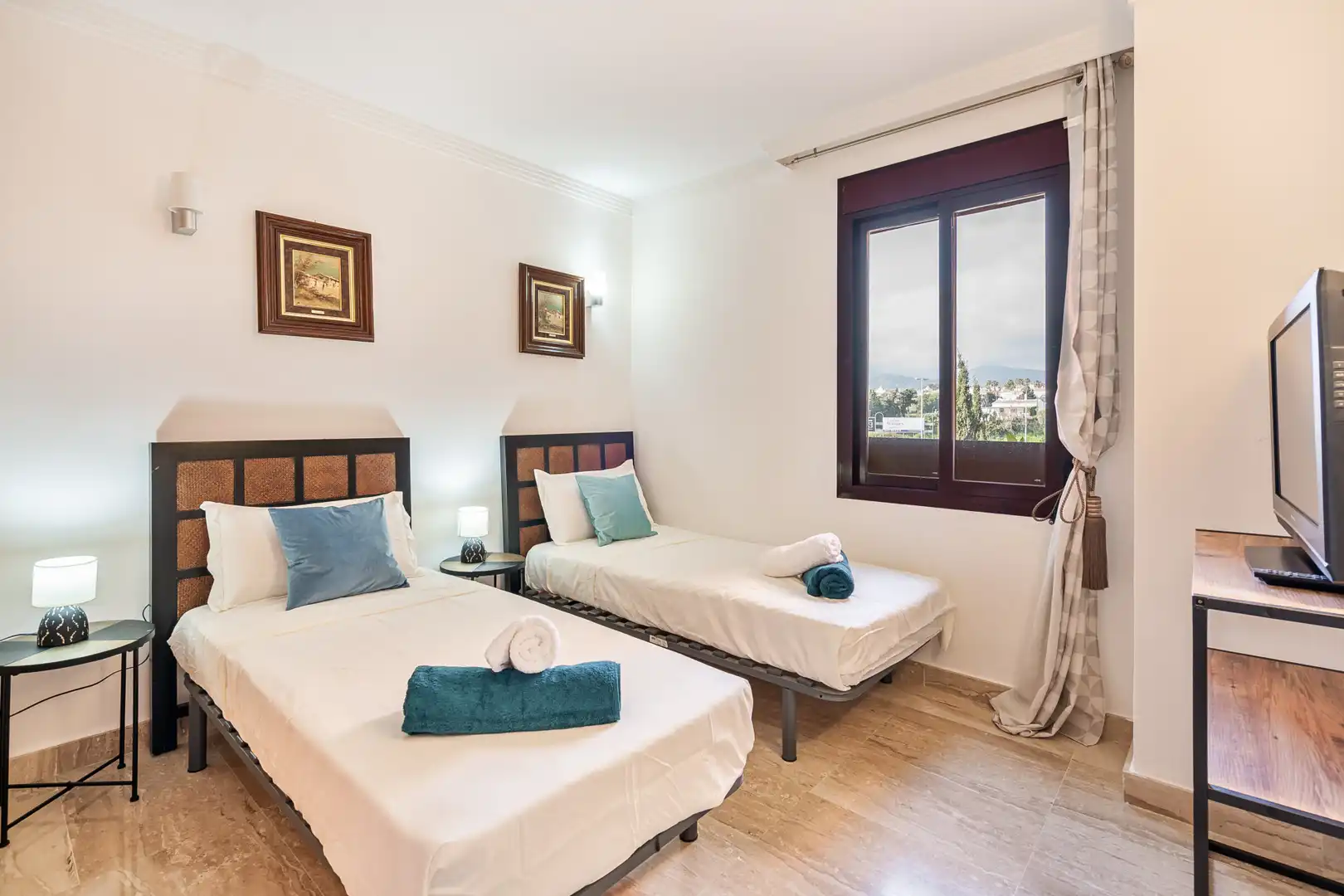 Schlafzimmer von Wohnungen zur Miete in Estepona mit Klimaanlage, Terrasse und Schwimmbad