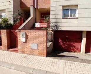 Vista exterior de Casa adosada en venda en Montoliu de Lleida amb Calefacció, Terrassa i Balcó