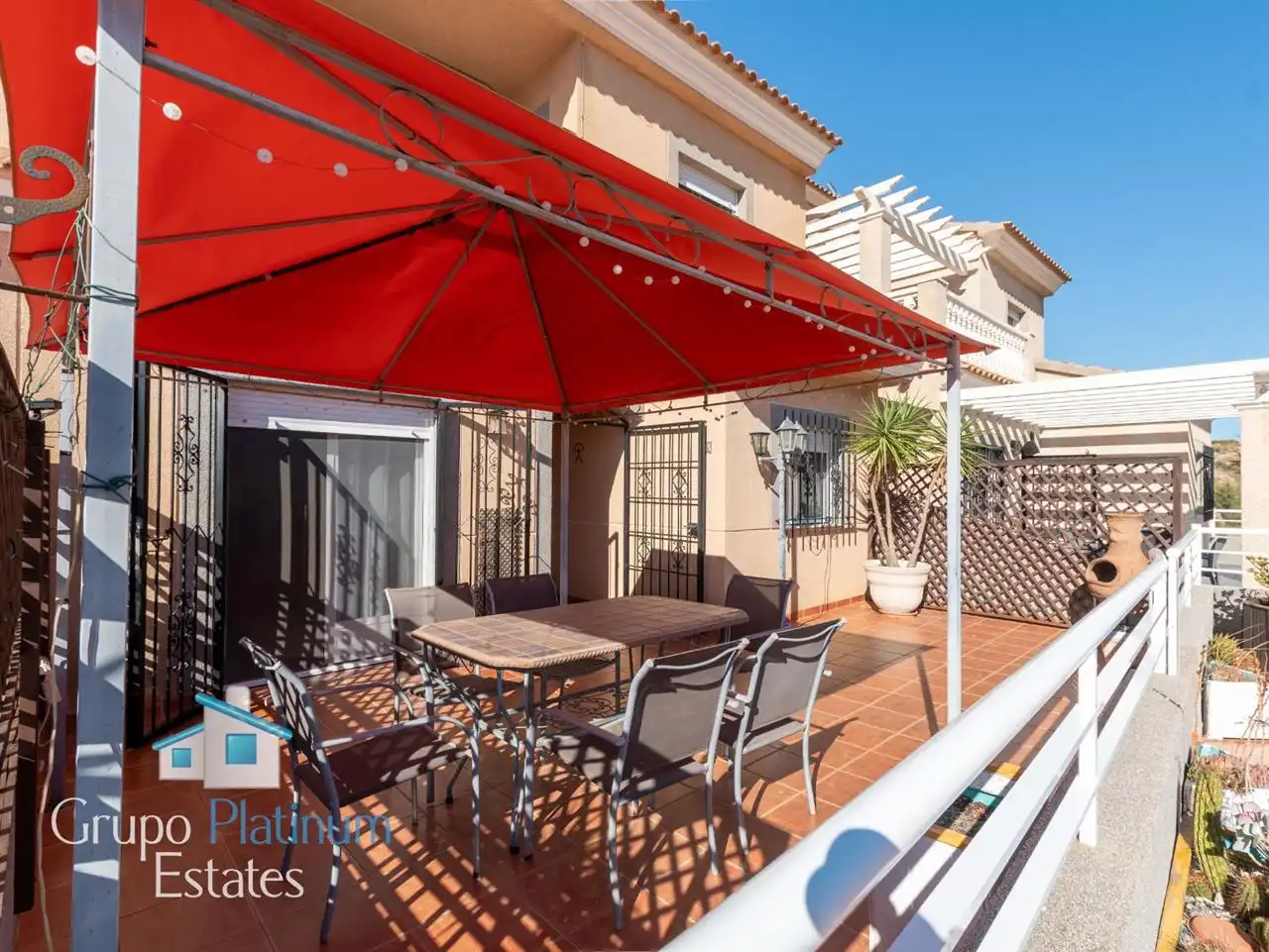 Casa pareada con jardín en venta en Guazamara - Los Lobos