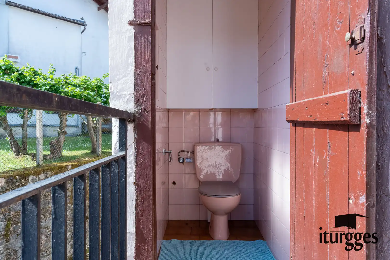 Baño de Casa adosada en venta en Gernika-Lumo con Jardín privado, Amueblado y Horno