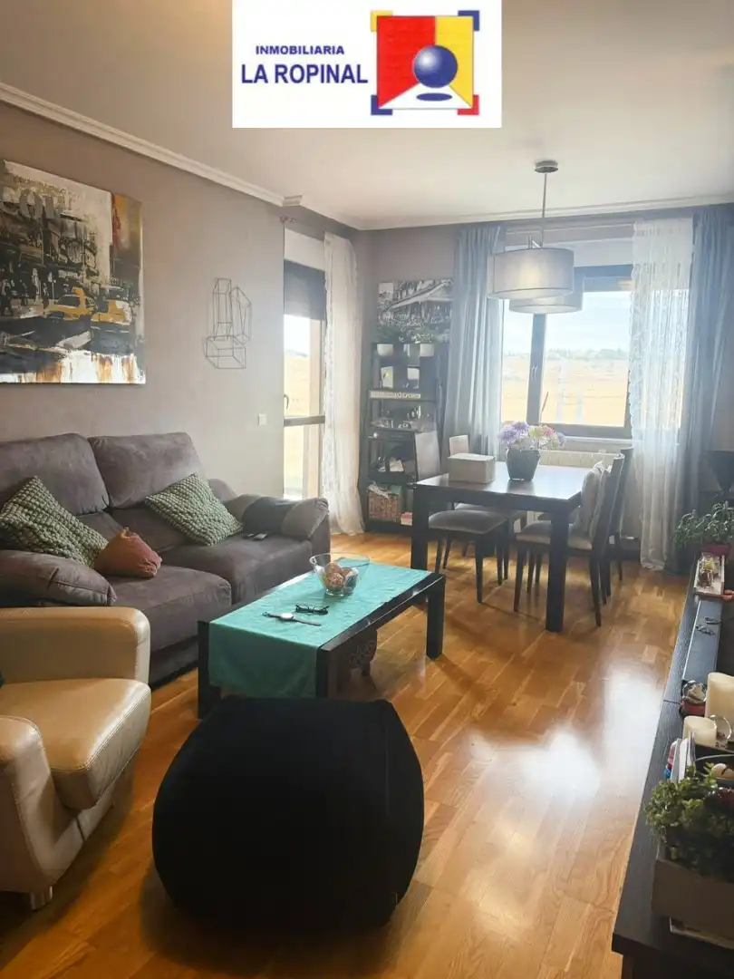 Sala de estar de Piso en venta en Carbajosa de la Sagrada con Calefacción, Parquet y Terraza
