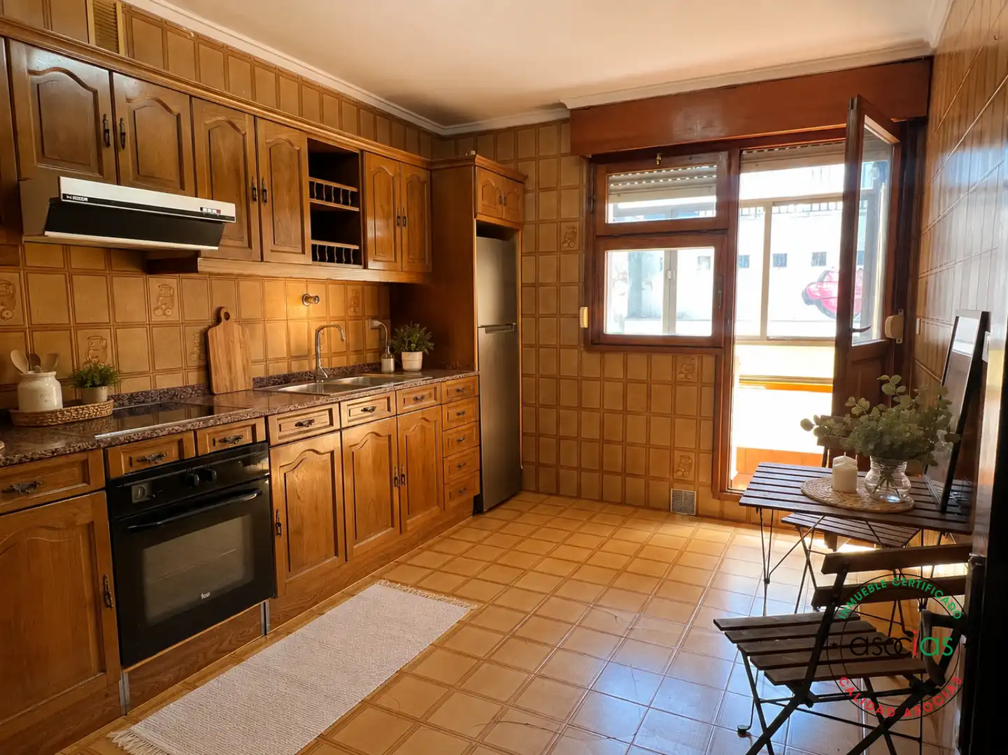 Cuina de Pis en venda en Gijón  amb Calefacció, Jardí privat i Parquet