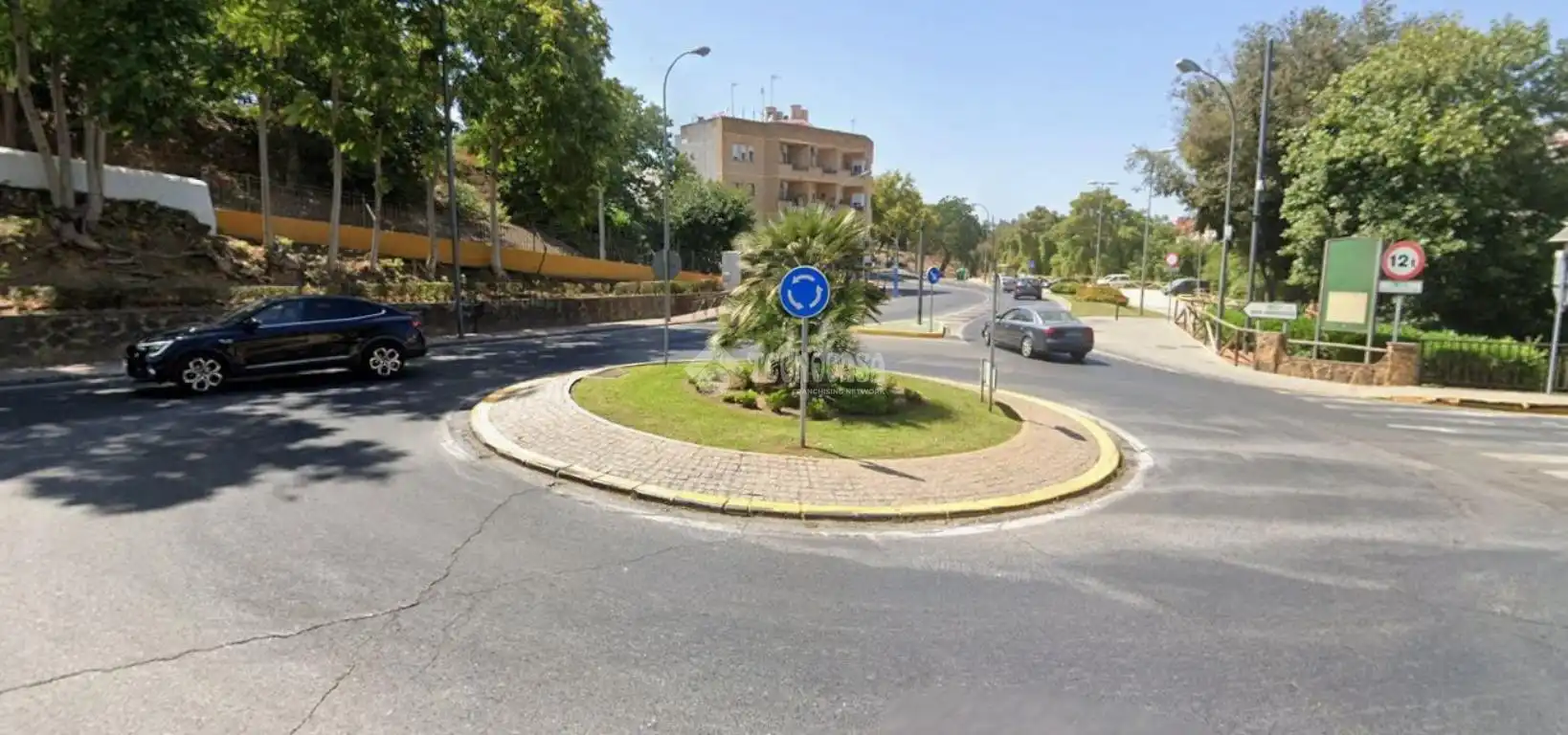 Vista exterior de Casa adosada en venda en Alcalá de Guadaira amb Aire condicionat i Calefacció