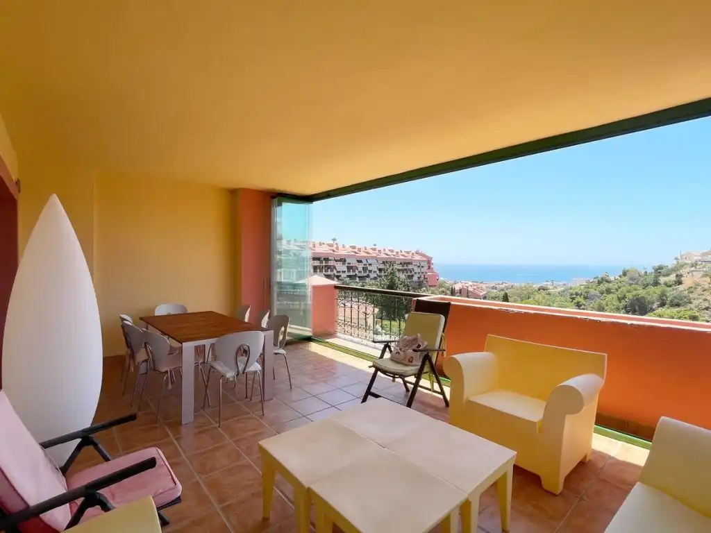 Penthouse with pool for sale in Torreblanca del Sol