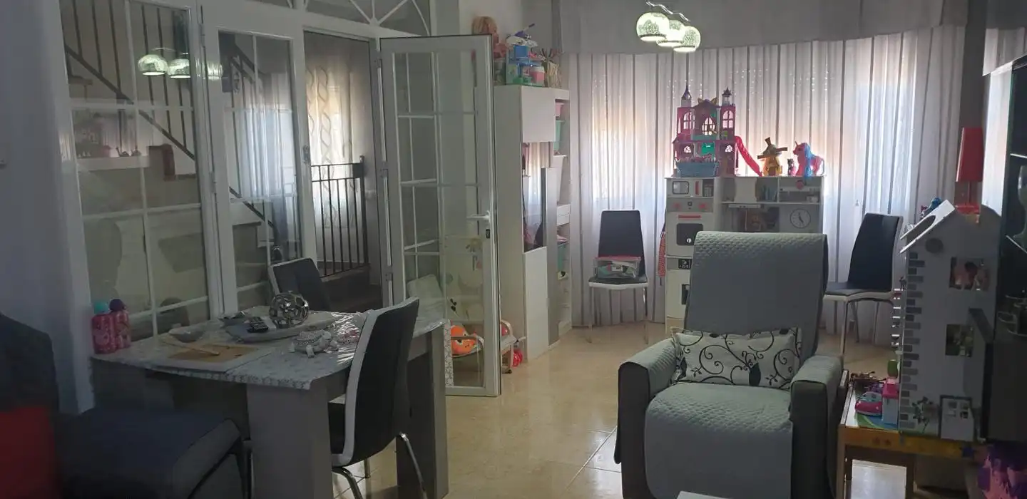 Sala de estar de Casa adosada en venta en Saelices con Calefacción