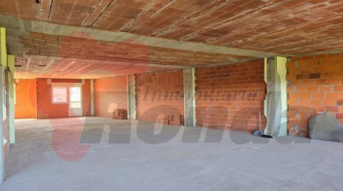 Edificio en construcción en Rabade