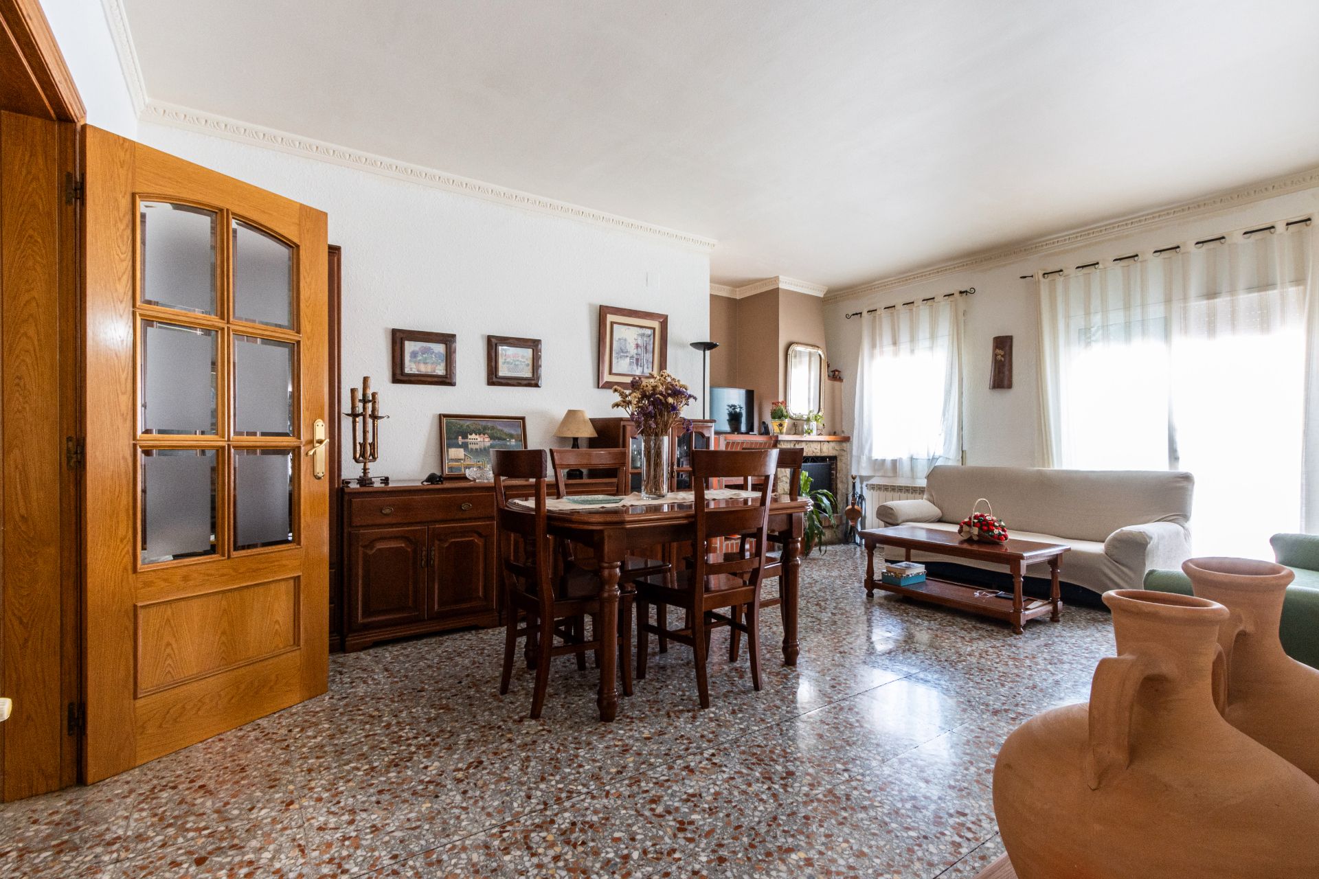 Sala de estar de Casa adosada en venta en Sabadell con Calefacción, Terraza y Horno