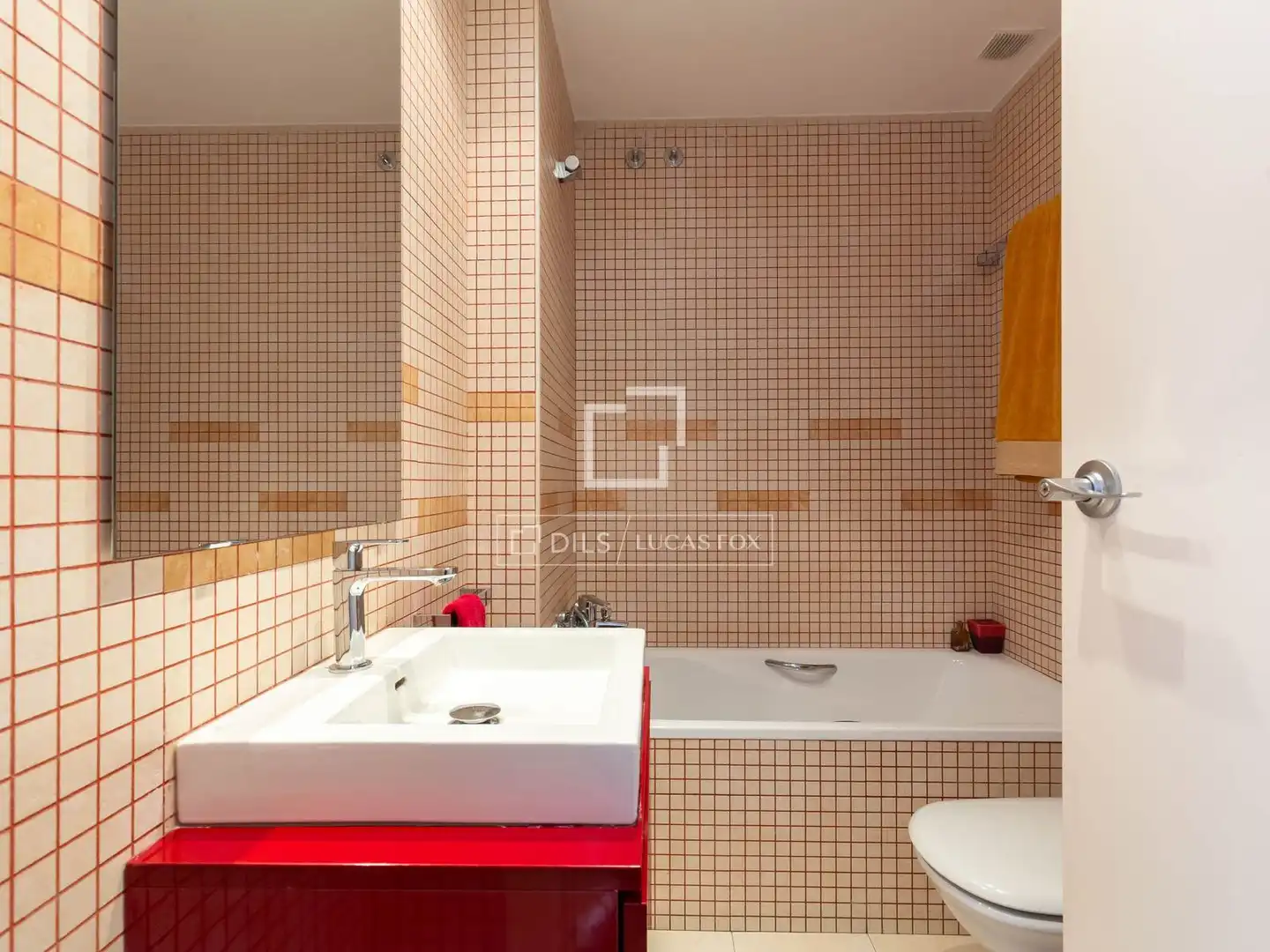 Bathroom of Flat for sale in Sant Just Desvern  with Air Conditioner, Heating and Parquet flooring
