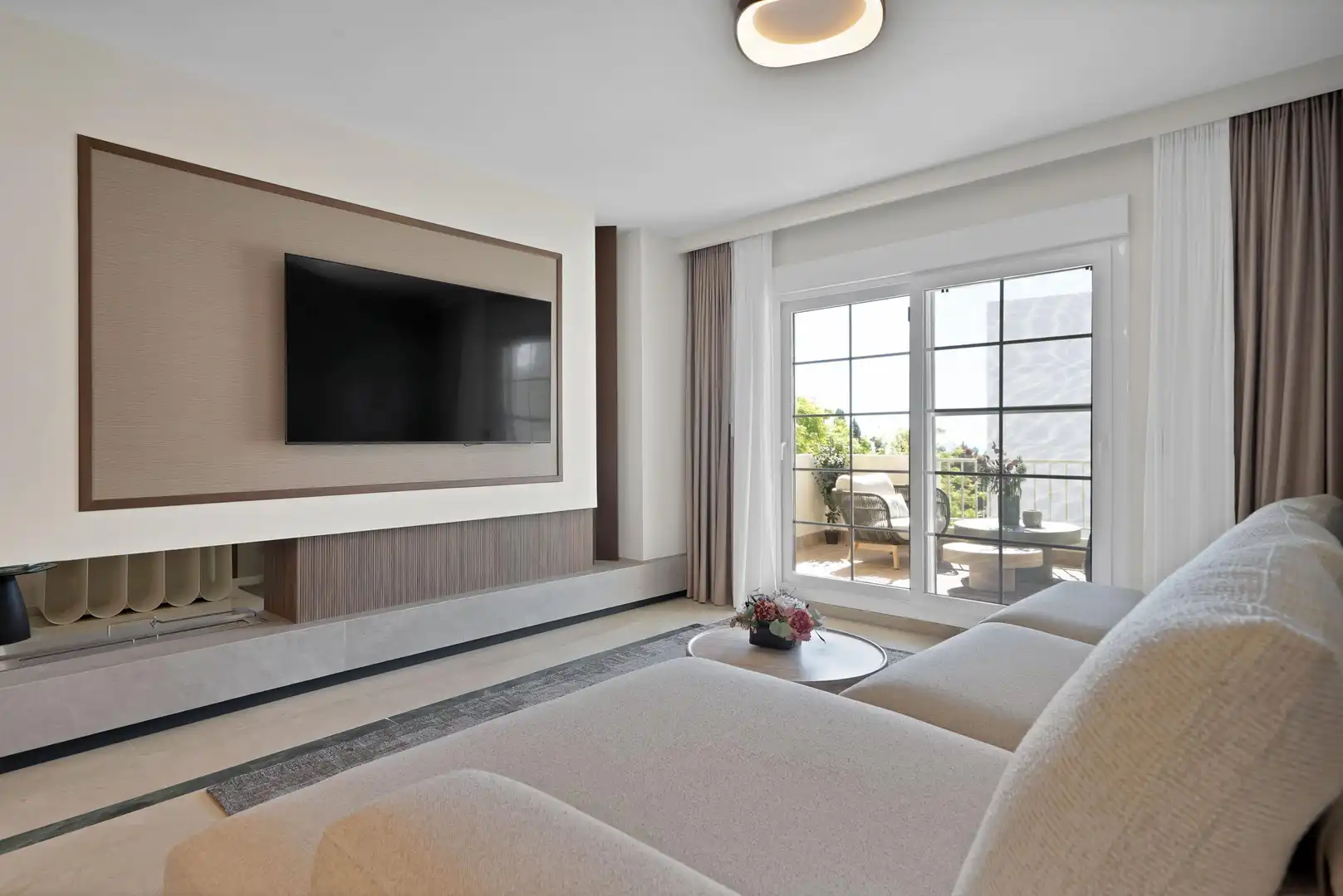 Sala de estar de Apartamento en venta en Marbella con Jardín privado, Alarma y Piscina comunitaria