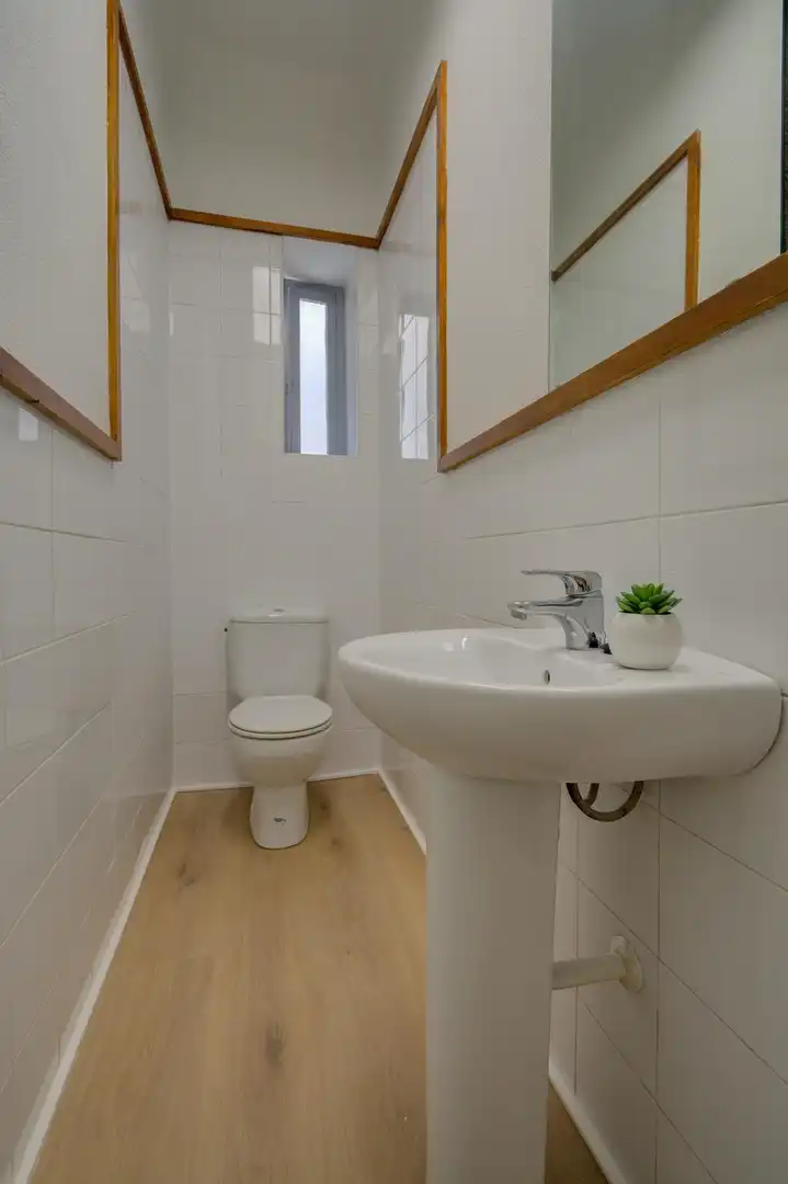 Badezimmer von Büro zur Miete in Alicante / Alacant mit Klimaanlage und Heizung