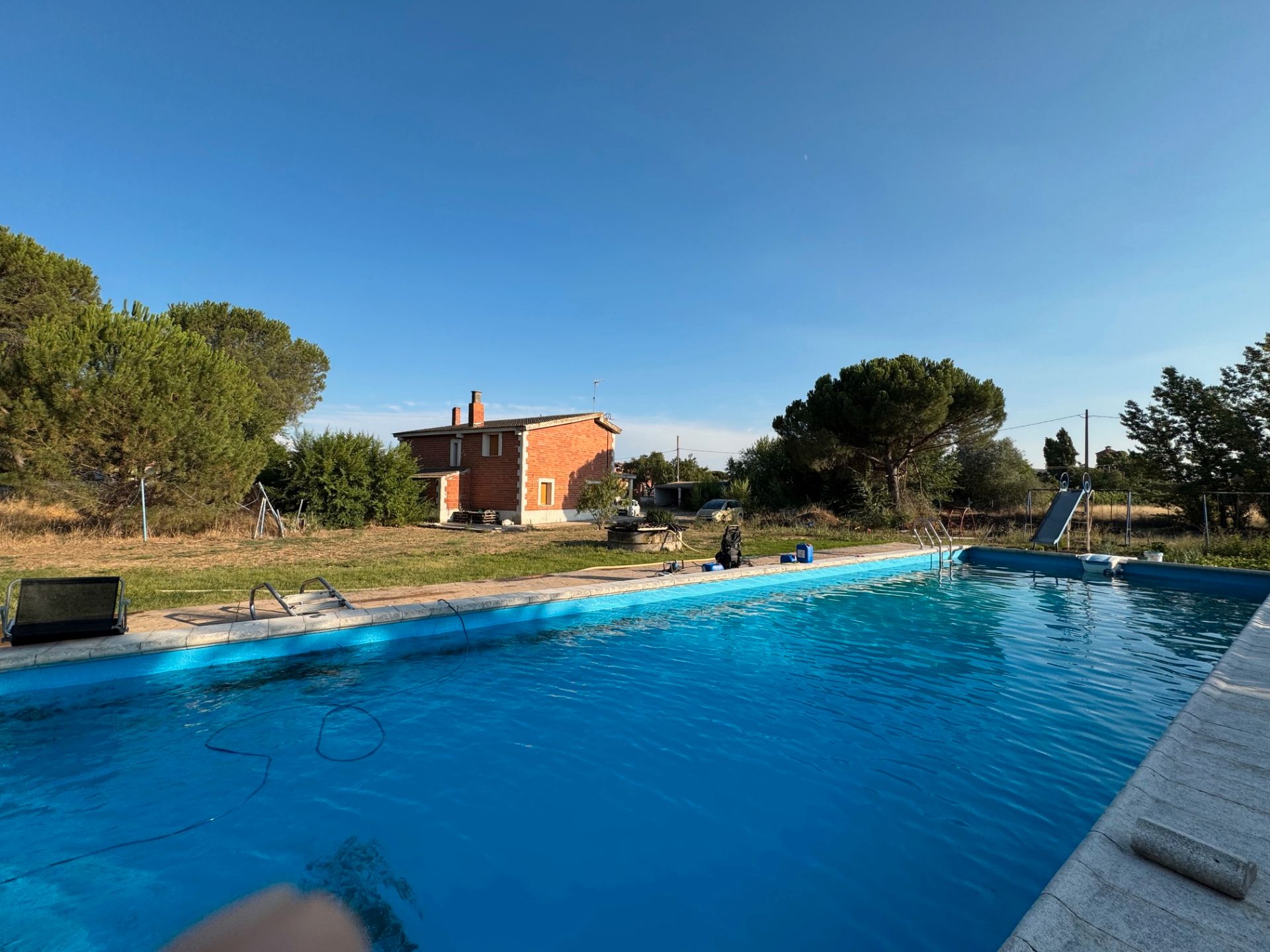 Piscina de Casa o xalet en venda en Peñafiel amb Jardí privat, Terrassa i Traster